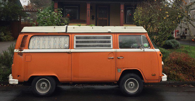 Llámalo Vanlife, o en #enFurgoMolaMas, la versión española (Fuente: John Floyd / Flickr)