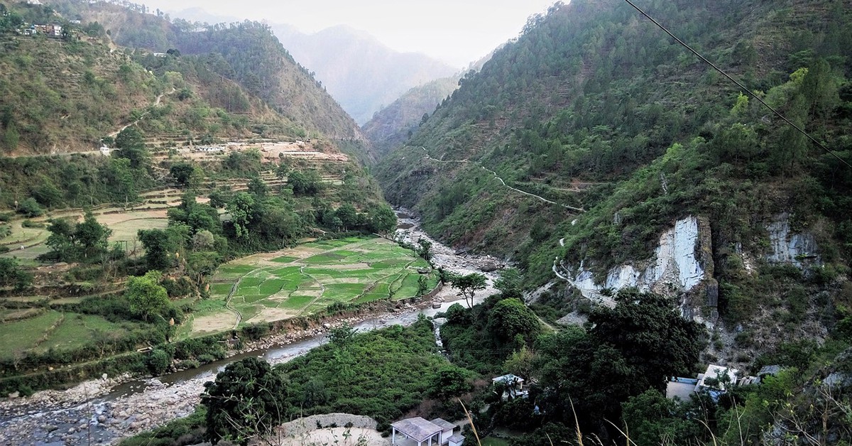 Paisaje montañoso en Uttarakhand, India