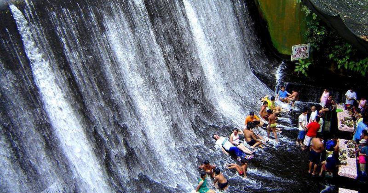 El Labassin Waterfall es un restaurante filipino que está a los pies de una cascada