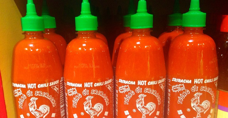 La tailandesa salsa sriracha (Fuente: mikemozart/ Flickr)