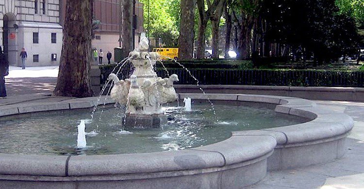 La 'fuente de los patos' en Madrid, (arteenmadrid.wordpress.com)