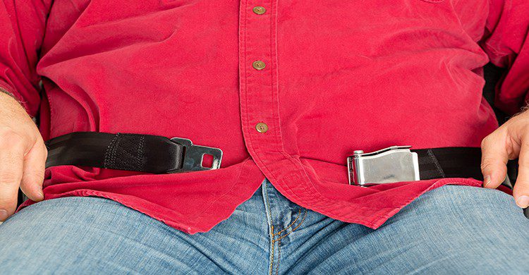 Las personas con sobrepeso no podrán utilizar los asientos de algunos aviones (iStock)