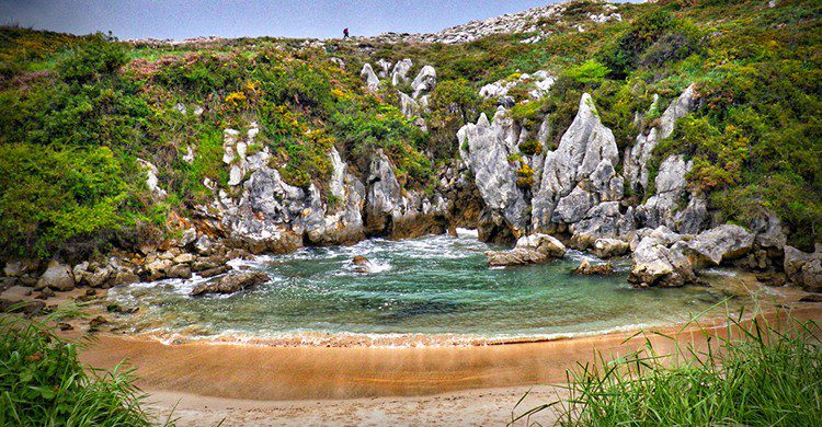 Cala de Gulpiyuri, Asturias
