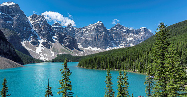 Una de las maravillas de Canadá es el Moraine Lake, en las Montañas Rocosas de Calgary (iStock)