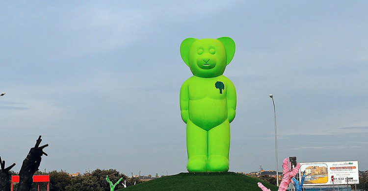 El 'oso verde' de Boadilla del Monte, Madrid (Fuente: España Bizarra en Tumblr)