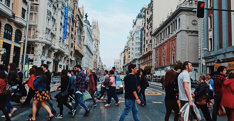 La Gran Vía es una de las calles principales de Madrid que no te puedes perder (El Viajero Fisgón)