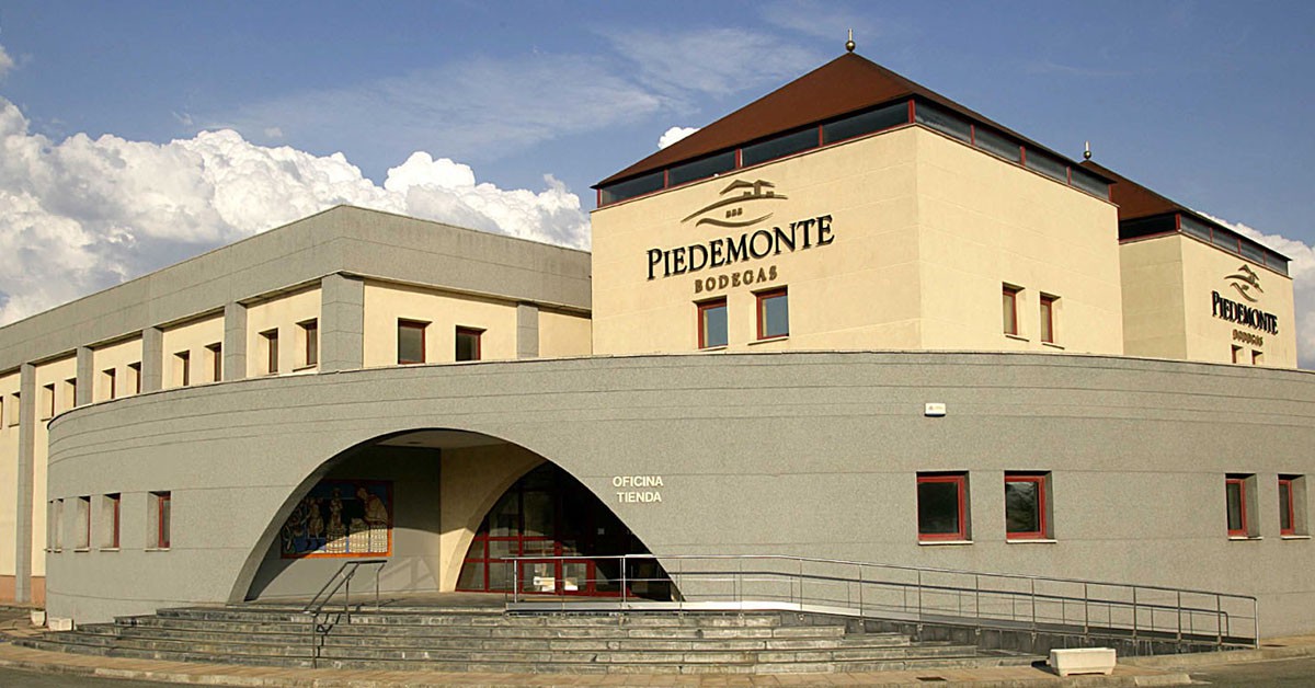 Fachada de las Bodegas Piedemonte