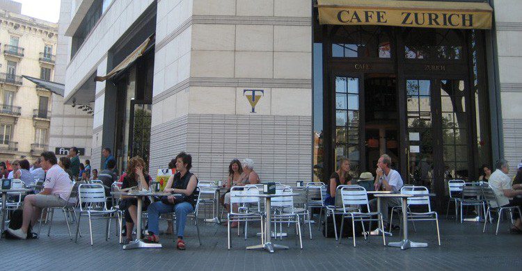 El Zurich, uno de los lugares míticos para quedar en Barcelona (Fuente: Christian van der hersten / Flickr)