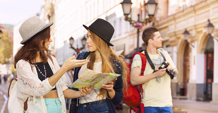 Podrás viajar solo o con un grupo de cinco amigos y elegir entre 30 países (iStock)