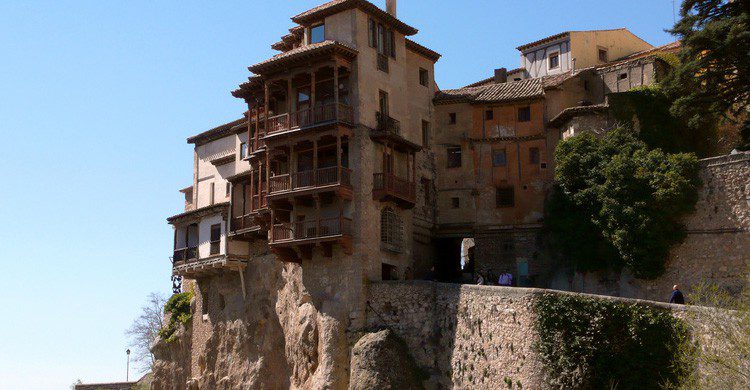 Las famosas Casas Colgadas de Cuenca (Fuente: Toni Rodrigo / Flickr)