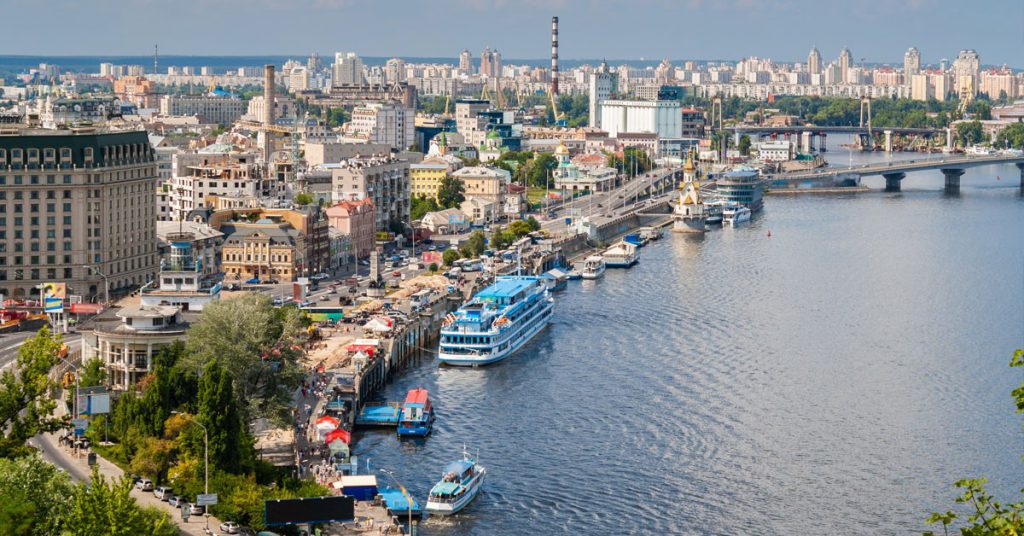imagen ciudad Kiev sobre rio dnieper