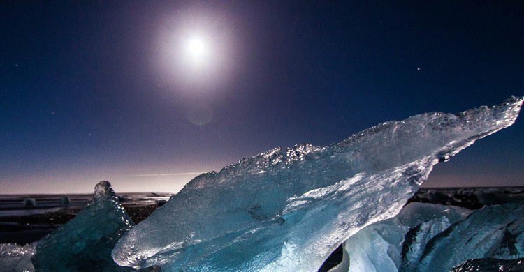 Una de las famosas auroras boreales de Islandia (Fuente: Tim Bsn / Flickr)