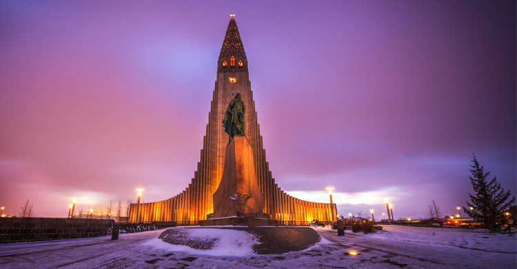 Reykjavik y su iglesia en honor a Leif Erikson (Fuente: Andrés Nieto Porras / Flickr)