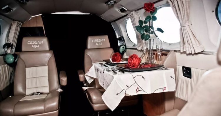 La cena en el interior de tu avioneta privada (Fuente: lovecloudvegas.com)