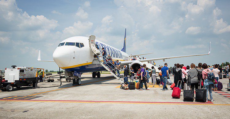 Podrás viajar de junio a septiembre con precios reducidos gracias a Ryanair (iStock)
