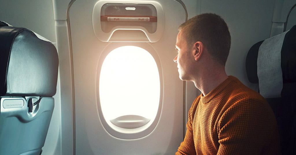 Sigue leyendo Un pasajero abre la puerta durante el vuelo y esto es lo que le pasa