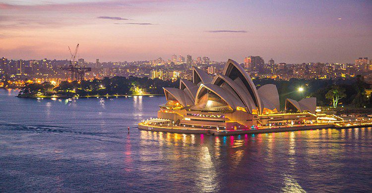 ¡No te asustes! Australia solo prohibe besarse en el colegio, pobres adolescentes...(Pixabay)