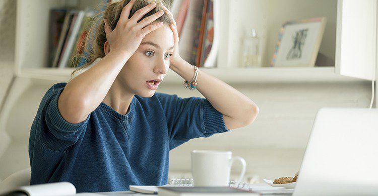 ¿Que la RAE ha admitido "asín" y "otubre" y no el término "fit"? (iStock)