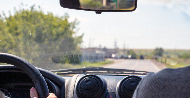 No tengas distracciones al volante (Fuente: iStock)