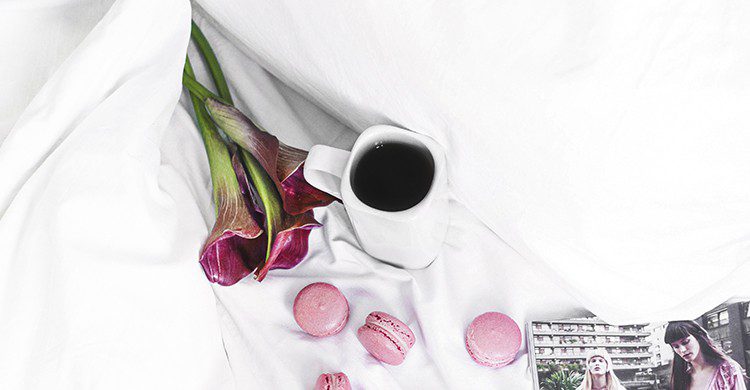 Guarda tus flores preferidas debajo de la cama para cumplir tus deseos en esta noche mágica (UnSplash)