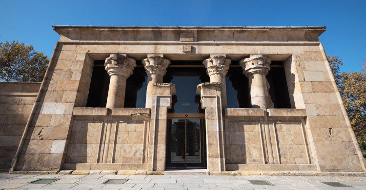 Detalle del Templo de Debod en Madrid