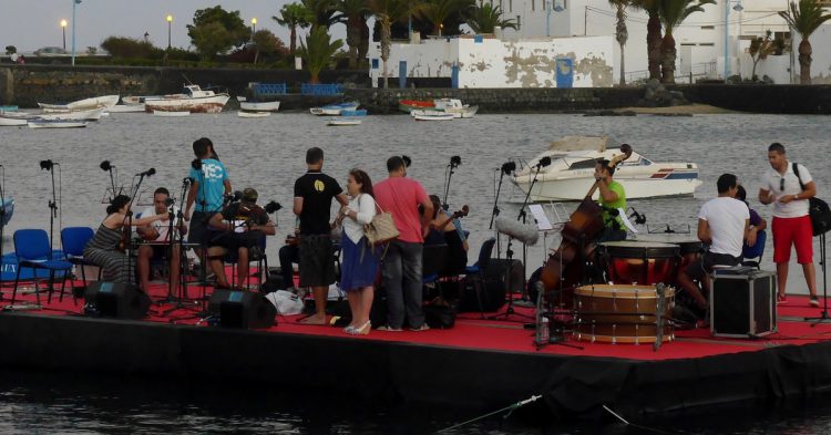 Lanzarote es uno de los destinos en las Islas Canarias con las mejores fiestas en barco (Fuente: Simon Turkas / Flickr)