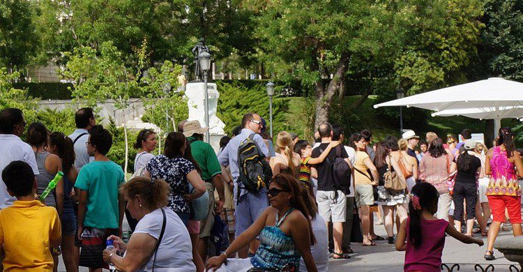 Colas en el Museo del Prado son habituales en verano (Fuente: David Gordillo / Flickr)