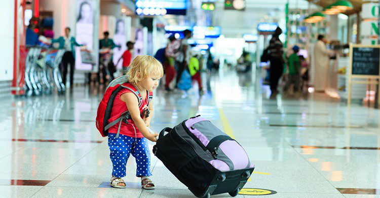 No dejes a tus peques en tierra y llévatelos contigo de vacaciones (iStock)