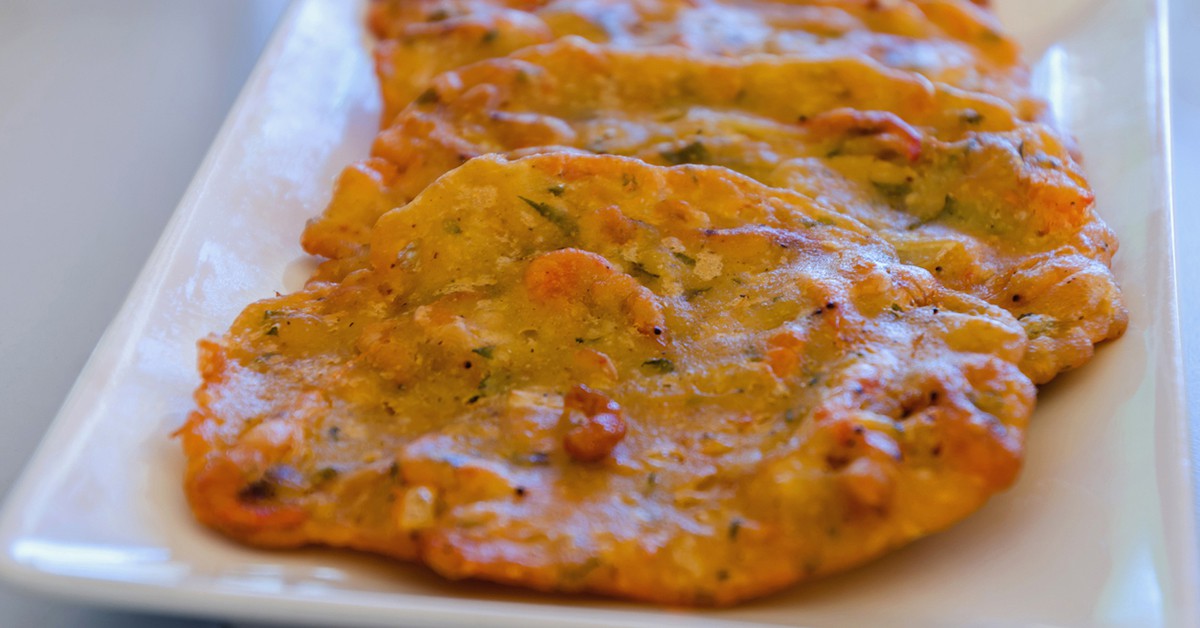 Porción de tortillitas de camarón (iStock)