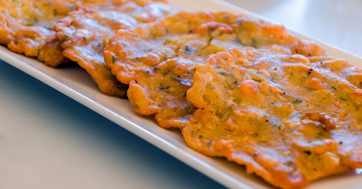 Porción de tortillitas de camarón (iStock)