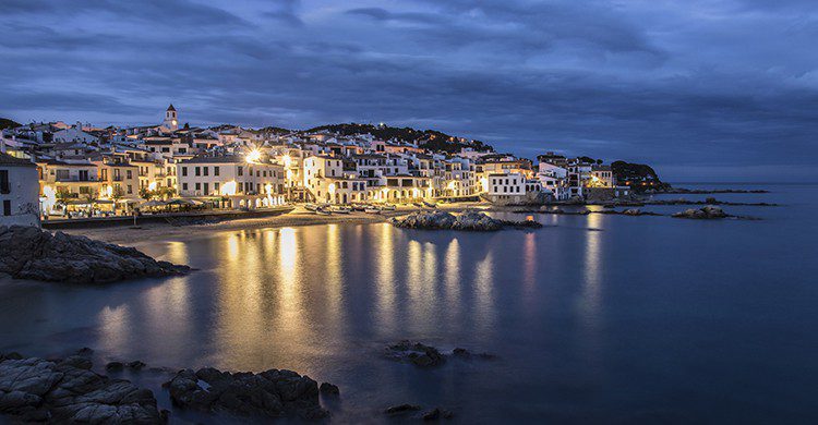 12 kilómetros de litoral en la Costa Brava hacen que la Calella de Plafrugell parezca un lugar de película (iStock)