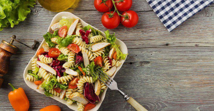 Plato de ensalada de pasta (Fuente: iStock)