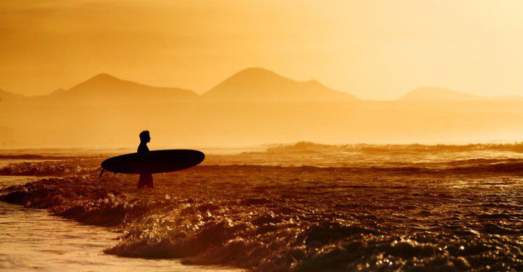 Playa Famara en Lanzarote (Fuente: iStock)