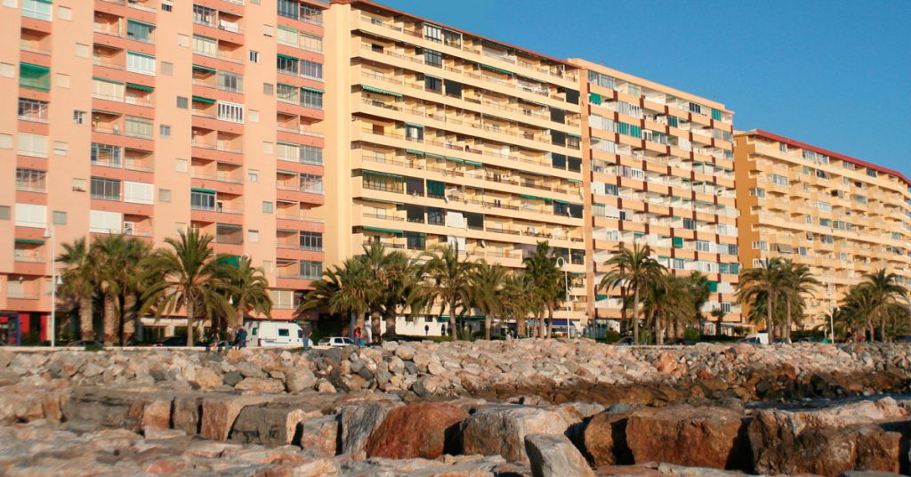 imagen playa edificios Almunécar