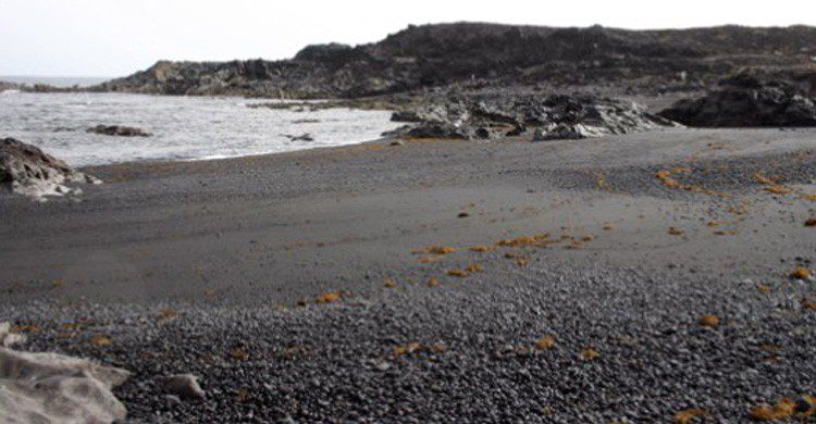 Playa Las Malvas en Lanzarote (Fuente: ociolanzarote.com)