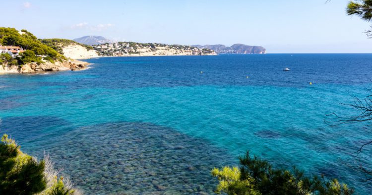 Playa de Moraira en la provincia de Alicante (Fuente: iStock)