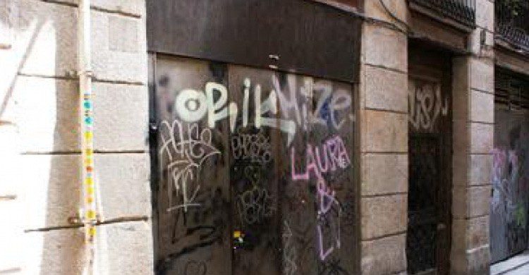 Exterior del bar clandestino Papillon en Barcelona (Fuente: barcelonacheckin.com)