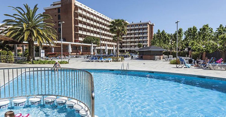California Garden Hotel (www.hotelescaliforniasalou.com)