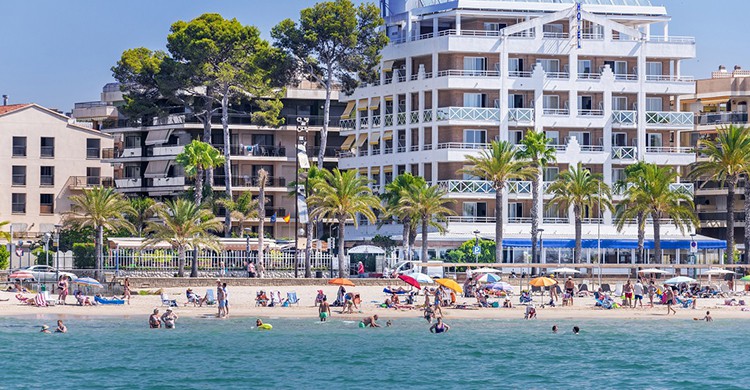 Hotel Casablanca Playa (www.casablancaplayahotelsalou.com)