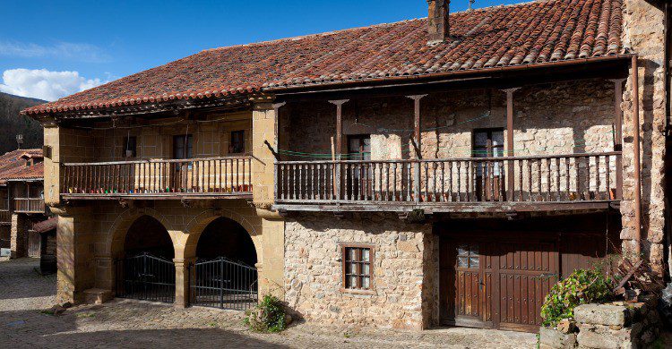 El pueblo de Bárcena Mayor en Cantabria (Fuente: iStock)