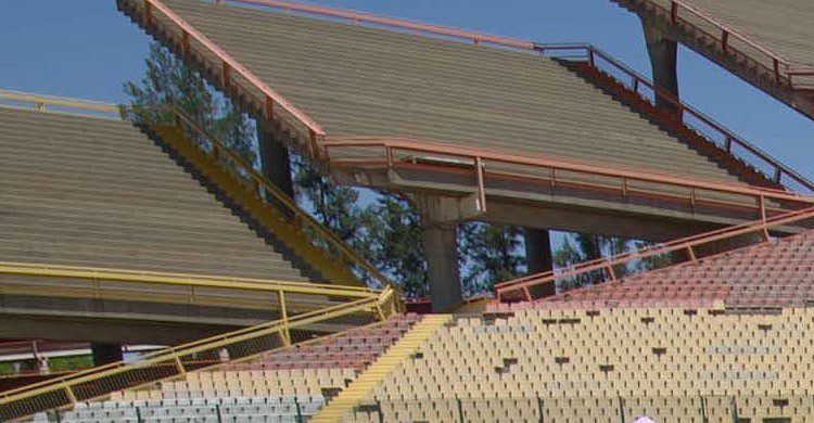 Las gradas del Estadio Mmabatho en Sudáfrica (Fuente: stadiumdb.com)