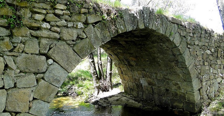 Puente romano en El Berrueco (Santiago López Pastor, Flickr)