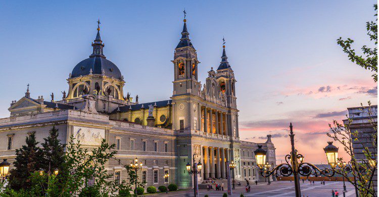 La Catedral de la Almudena en Madrid (Fuente: iStock)