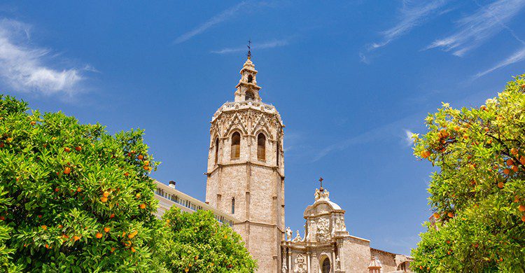 El Miguelete se encuentra en la torre de 60 metros de la Catedral, la Seu. (iStock)