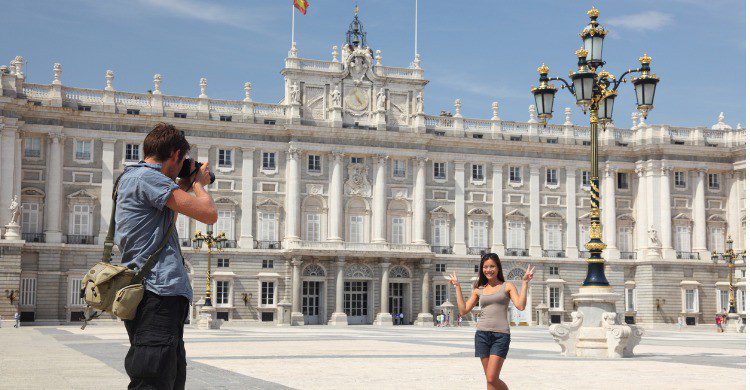 Plaza de Oriente con el Palacio Real al fondo, en Madrid (Fuente: iStock)
