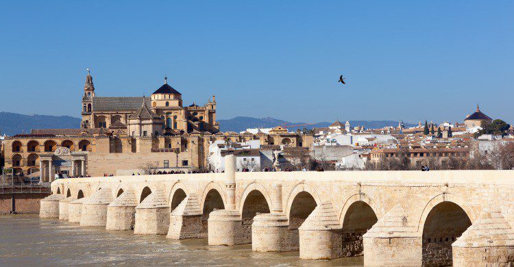 Este puente lleva en pie desde el siglo I a.C. (Fuente: iStock)