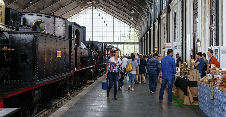 Mercado de Motores (Istock).