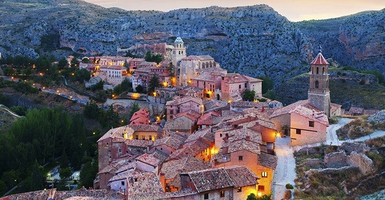 Vista nocturna de Albarracin (Istock).