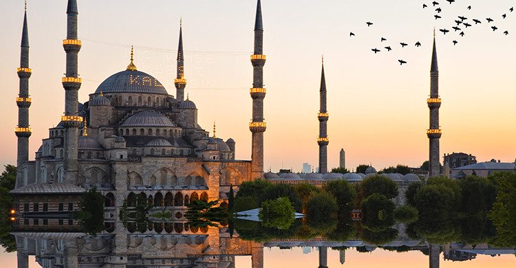 Mezquita Azul y museo de hagia sophia(Istock)