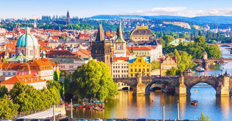 4 días Vuelo+Hotel en PRAGA desde 100€